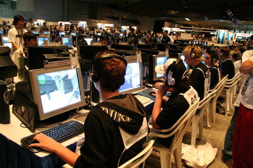 的支持下 的支持下